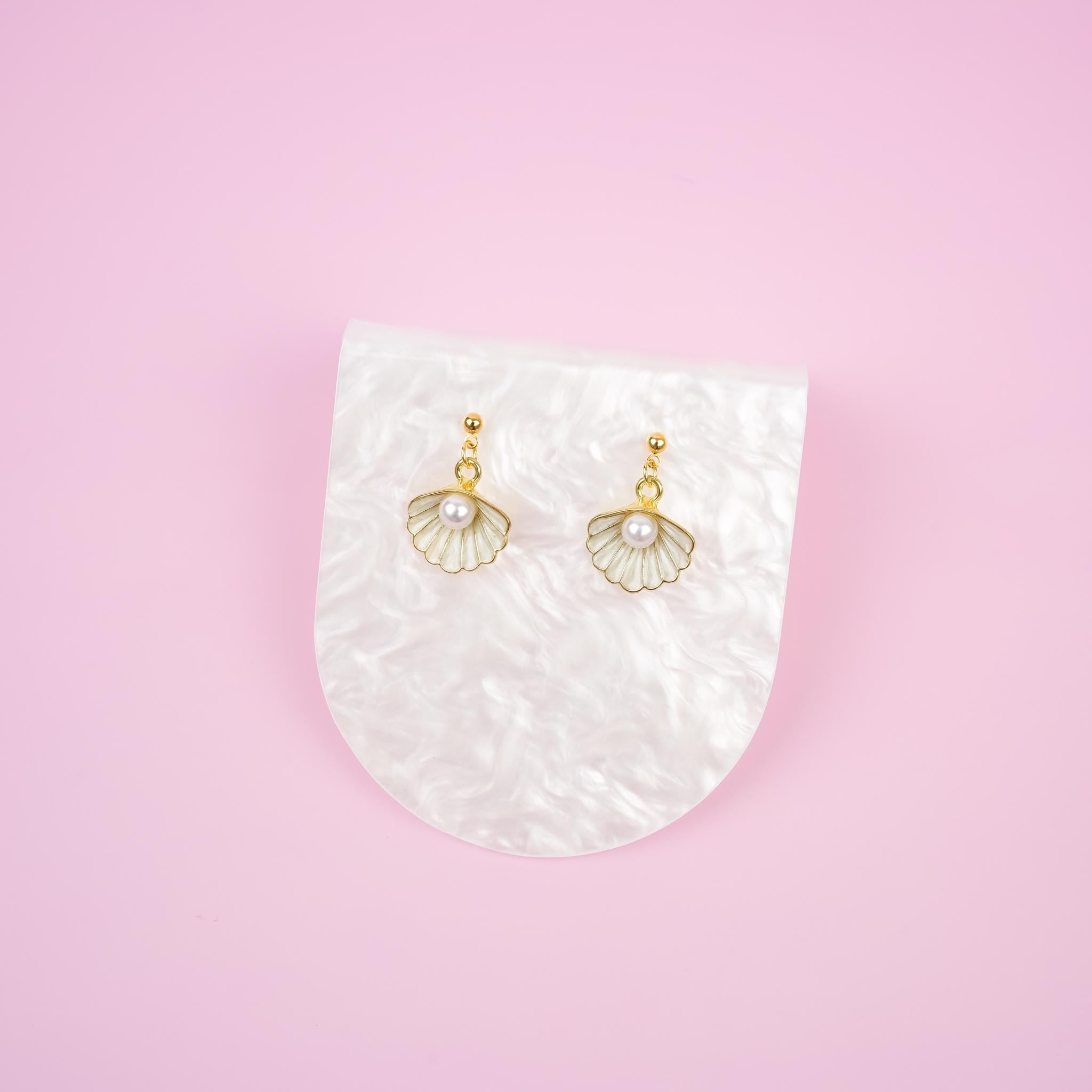 Gold Seashell & Pearl Dangle Earrings | Dainty Freshwater Pearl Dangly | Aesthetic Mermaid Beach Drop Jewelry | Bridesmaid Wedding Jewelry