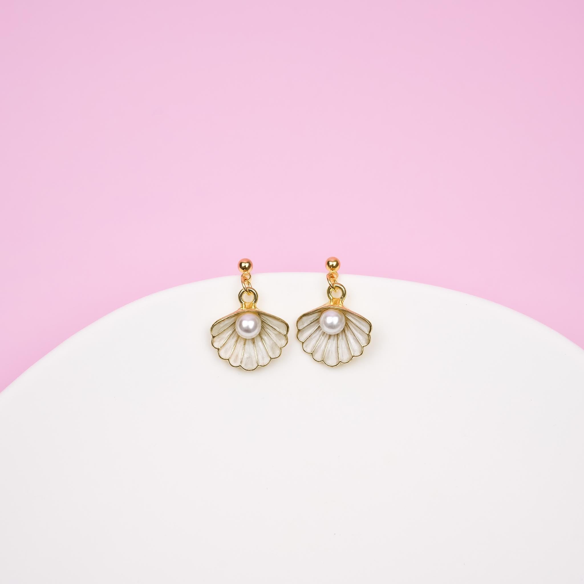 Gold Seashell & Pearl Dangle Earrings | Dainty Freshwater Pearl Dangly | Aesthetic Mermaid Beach Drop Jewelry | Bridesmaid Wedding Jewelry