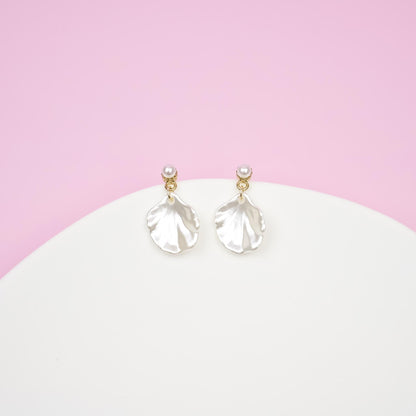 White Shell Pearl Dangle Earrings | Seashell Earrings | Handmade Boho Dangly | Gold Minimalist Earrings | Ocean Beach Wedding Jewelry