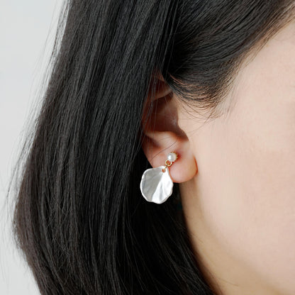 White Shell Pearl Dangle Earrings | Seashell Earrings | Handmade Boho Dangly | Gold Minimalist Earrings | Ocean Beach Wedding Jewelry